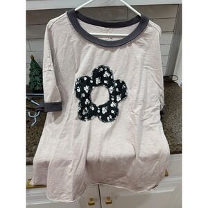 shein cream short sleeve tee with appliqued flower xl